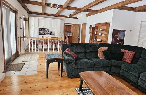 Franklin House | 2 Bedroom Cozy Sanctuary in Vermont's Countryside with Gorgeous Ponds