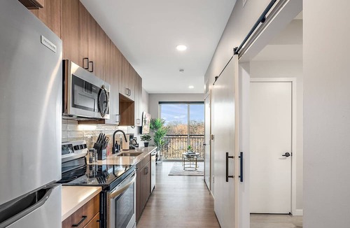 St. Anthony West Apartment | Coze 1BR with Gym & Free Parking By Target Field