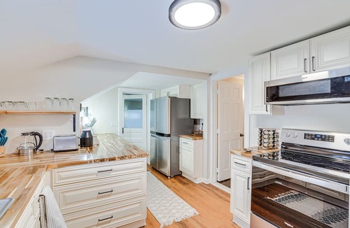 Franklin Springs Apartment | Chic New Hartford Apartment - Hike, Golf & Ski!