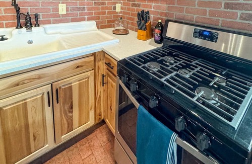 Taos House | Cozy South West Charm, Pet Friendly Home