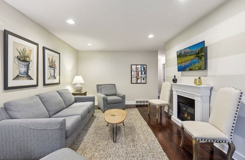 St. Louis Park House | Family/pet-friendly home just 5 minutes to downtown Minneapolis or "The Lakes".