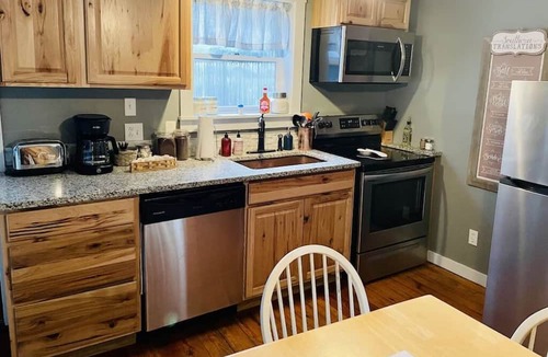 Maysville Cabin | Del's Cabin - Lazy Getaways