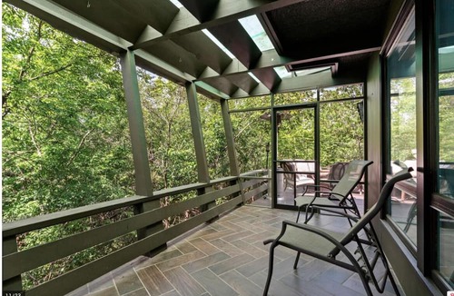 Almelund House | River and Rock Views! St Croix Falls Funky Mid-Century Charm. Pet Friendly.