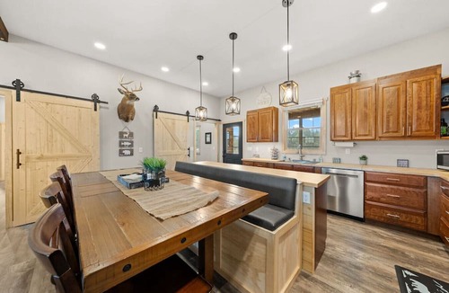 Markville House | Hibernation Station - 6BR On the Trails!