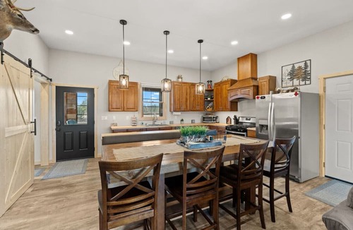 Markville House | Hibernation Station - 6BR On the Trails!
