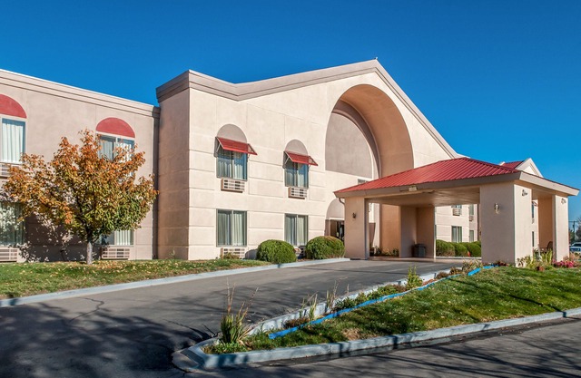 Quality Inn & Suites Farmington