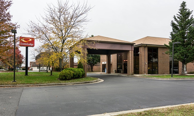 Clinton Hotel | Econo Lodge Andrews AFB