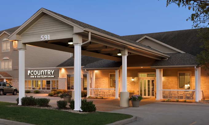 Chanhassen Hotel | Country Inn & Suites by Radisson, Chanhassen, MN